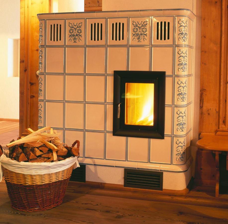 Gasthof Weisses Kreuz Naturns Esterno foto