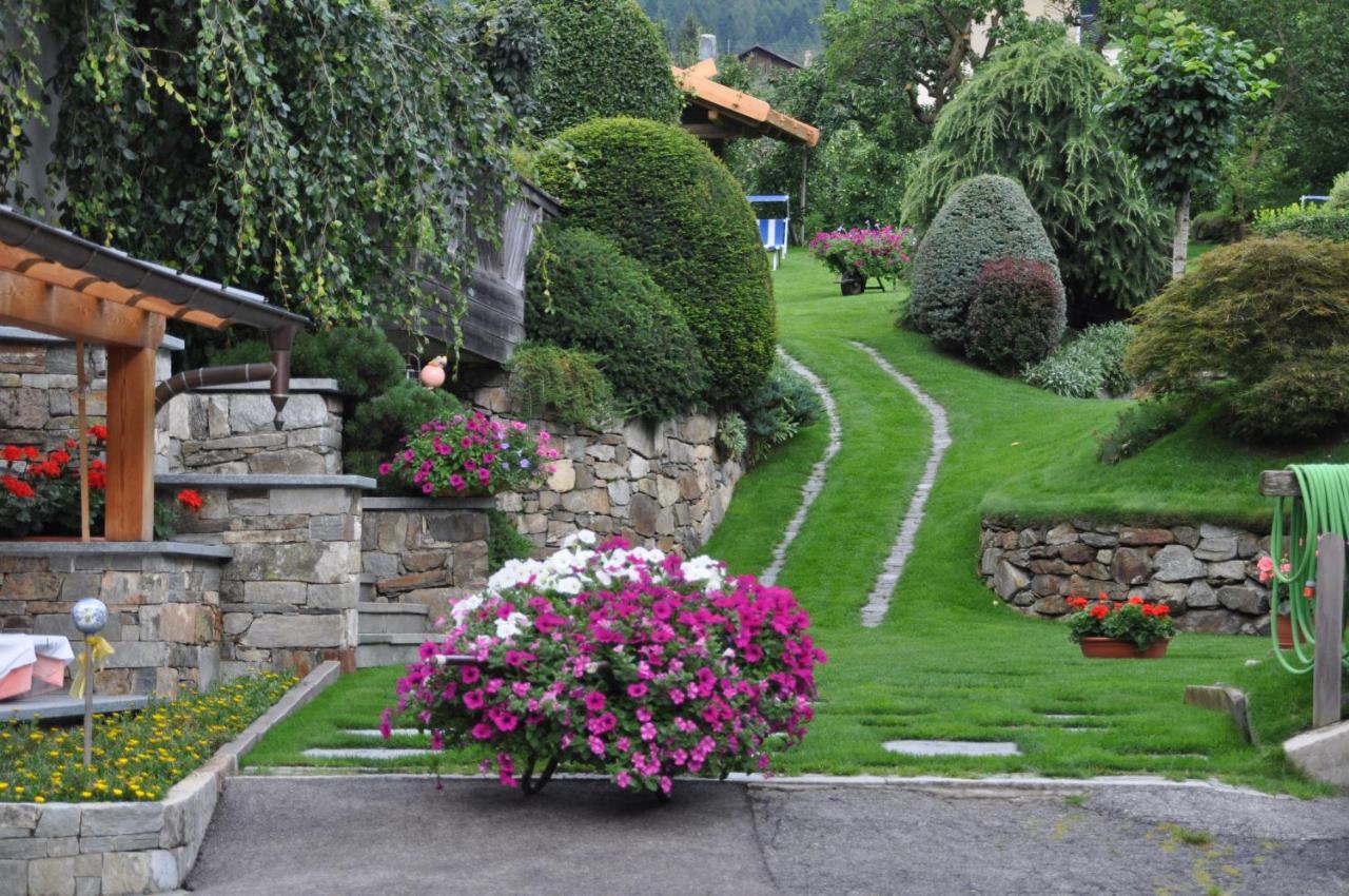 Gasthof Weisses Kreuz Naturns Esterno foto