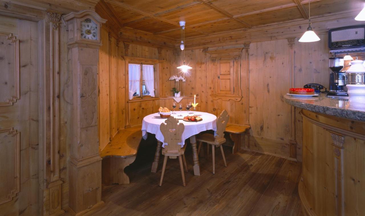 Gasthof Weisses Kreuz Naturns Esterno foto